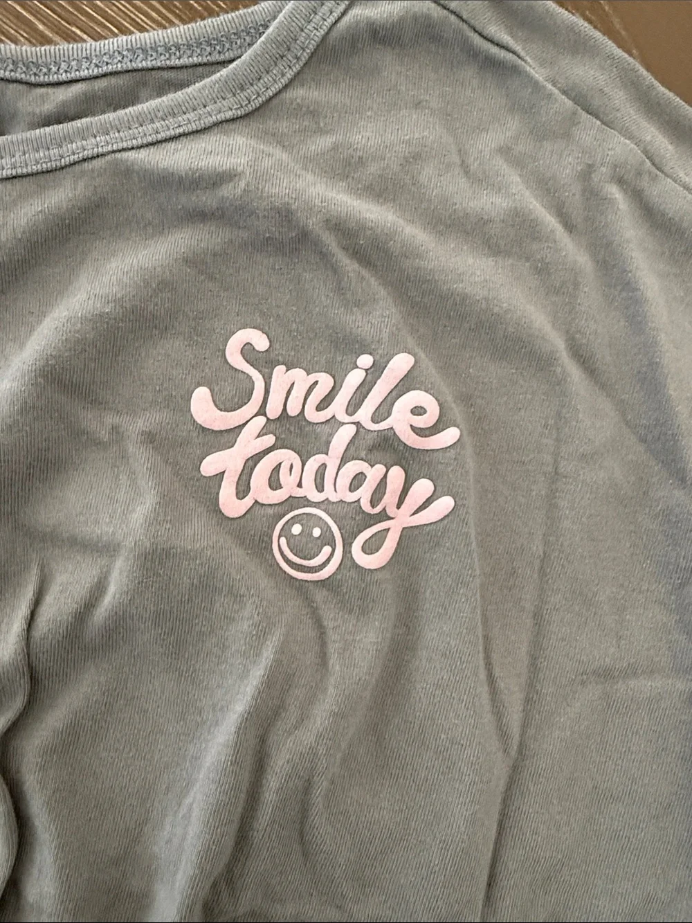 Old Navy Girls Gray Knot-Front Crop Shirt with Pink Accent. Size L 10/12